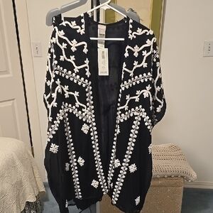 Chicos Black And White Embrodaird Kimono Size L/XL NWT
